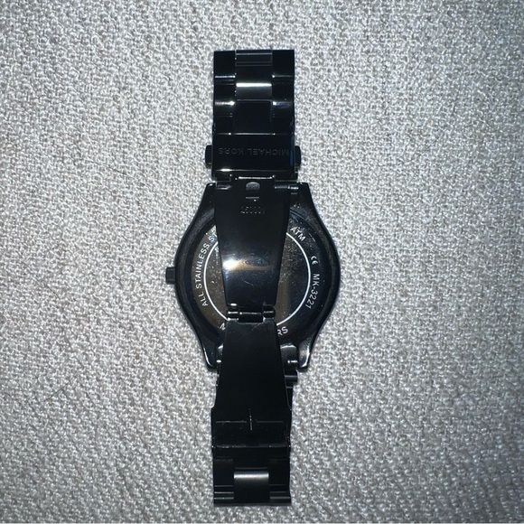 Michael Kors Women's Slim Runway Stainless Steel Quartz Watch - Picture 4 of 7